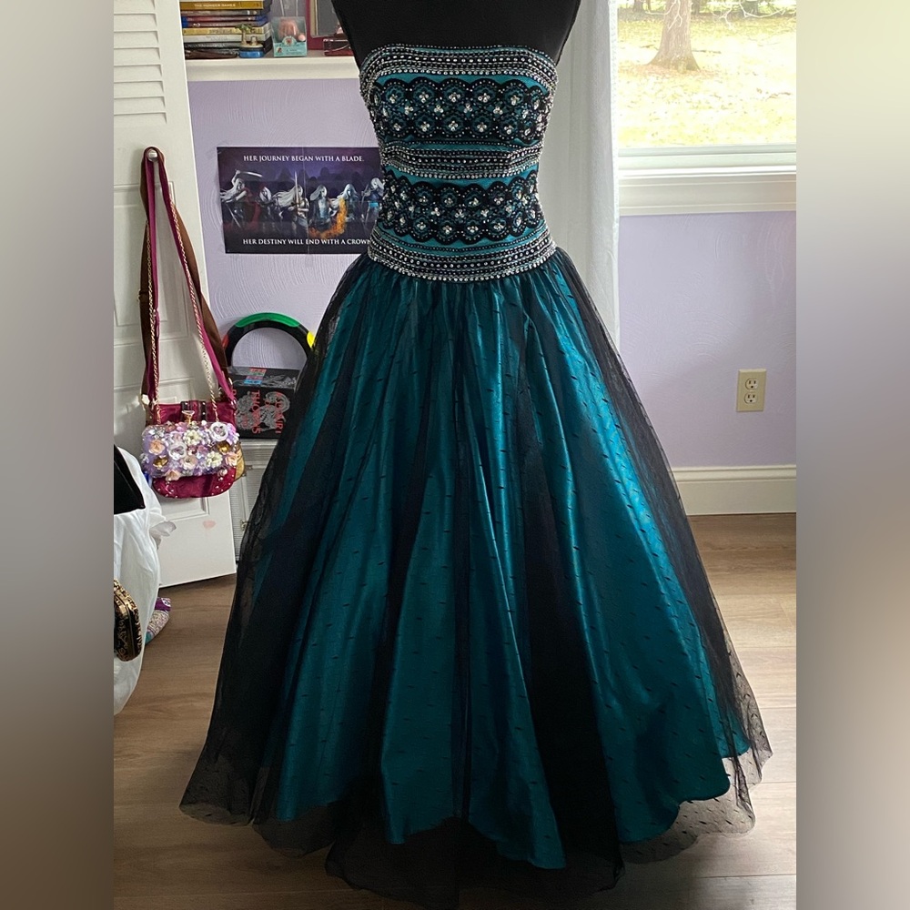 Elegant Teal and Black Evening Gown